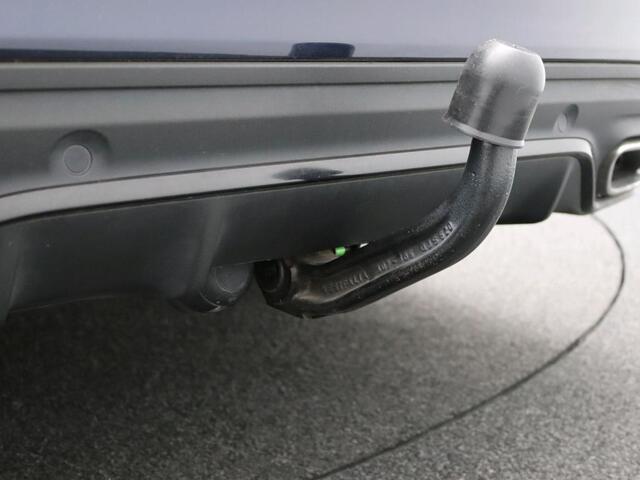 Mercedes-Benz C-KLASSE 180 Business Solution AMG AMG LIne | Night Pakket | Led Koplampen | Trekhaak | Achteruitrijcamera. Inclusief 24 maanden Mercedes-Benz Certified garantie voor Europa.