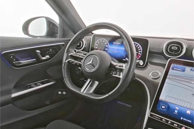 Mercedes-Benz C-KLASSE Estate 300 e 4MATIC AMG Plug-In Hybride AMG Line | Night Pakket | Trekhaak | Memory voorstoelen | Parkeerpakket met achteruitrijcamera | Stoelverwaming | Ledkoplampen. Inclusief 24 maanden Mercedes-Benz Certified garantie voor Europa.