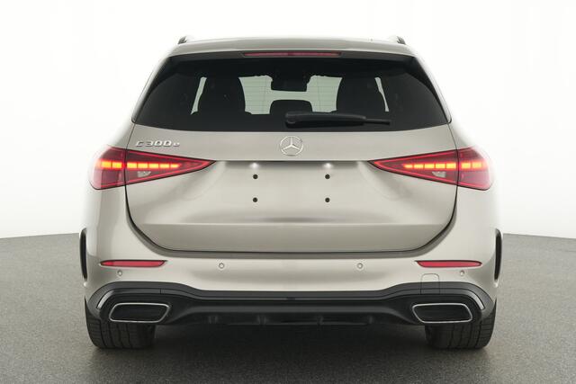 Mercedes-Benz C-KLASSE Estate 300 e 4MATIC AMG Plug-In Hybride AMG Line | Night Pakket | Trekhaak | Memory voorstoelen | Parkeerpakket met achteruitrijcamera | Stoelverwaming | Ledkoplampen. Inclusief 24 maanden Mercedes-Benz Certified garantie voor Europa.