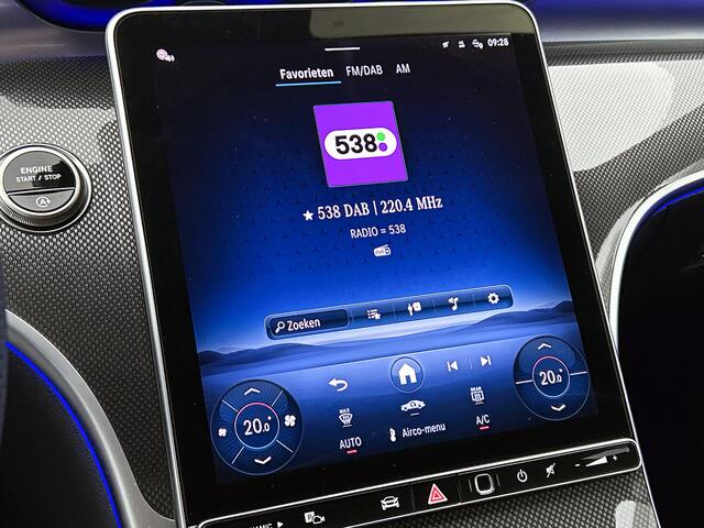 Mercedes-Benz C-KLASSE Estate 180 AMG Nightpakket | Trekhaak | Alarm | Memory | Dode Hoek Ass | CarPlay | Keyless Go | Premium Sfeerverlichting | Inclusief 24 maanden Mercedes-Benz Certified garantie voor Europa.