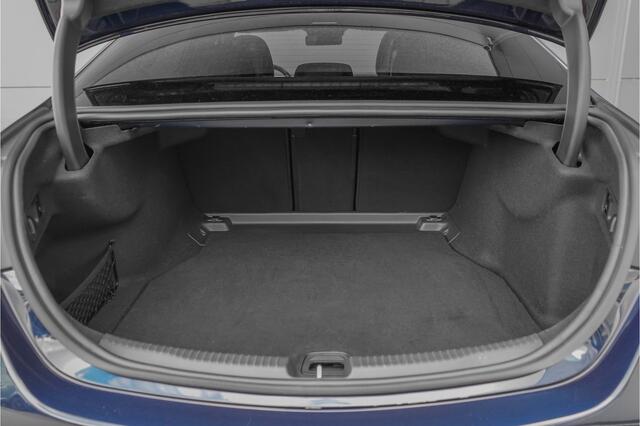 Mercedes-Benz C-KLASSE 200 Launch Edition AMG Line Pano Burmester Trekhaak Camera Stoelverw