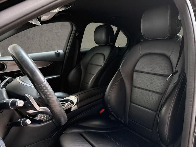 Mercedes-Benz C-KLASSE 180 AMG Sport 156Pk Automaat (NAVIGATIE, CAMERA, LEDER, ZWART HEMEL, STOELVERWARMING, SPORTSTOELEN, GETINT GLAS, NIEUWSTAAT)