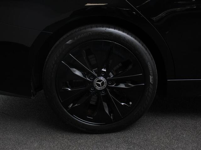Mercedes-Benz C-KLASSE 300e AMG Line sedan Automaat | Climate control | Adaptieve cruise control | Parkeersensoren | Achteruitrijcamera | Sfeerverlichting | Stoelverwarming | Keyless | LED | Navigatie