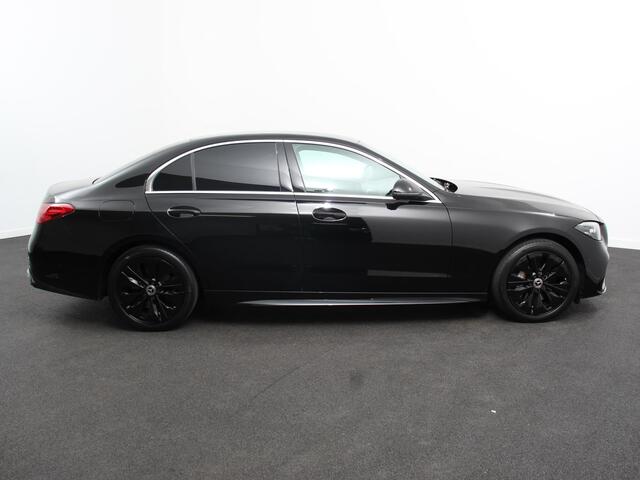 Mercedes-Benz C-KLASSE 300e AMG Line sedan Automaat | Climate control | Adaptieve cruise control | Parkeersensoren | Achteruitrijcamera | Sfeerverlichting | Stoelverwarming | Keyless | LED | Navigatie