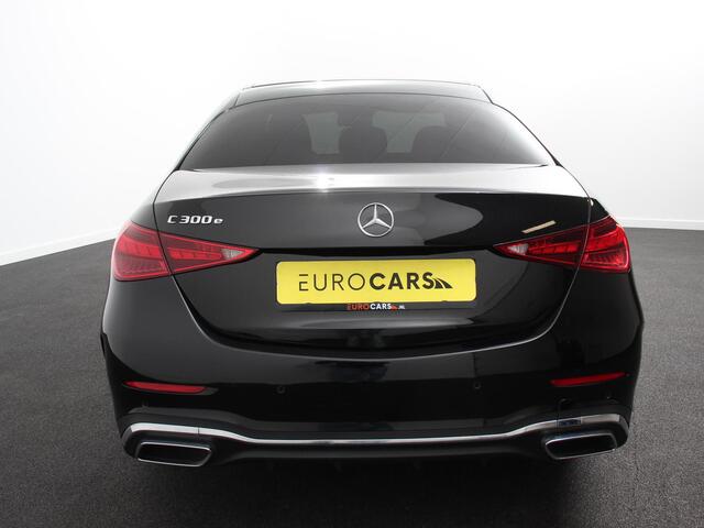 Mercedes-Benz C-KLASSE 300e AMG Line sedan Automaat | Climate control | Adaptieve cruise control | Parkeersensoren | Achteruitrijcamera | Sfeerverlichting | Stoelverwarming | Keyless | LED | Navigatie