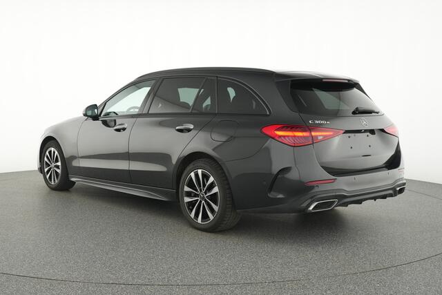 Mercedes-Benz C-KLASSE Estate 300 e AMG Plug-In Hybride AMG Line | Panorama Schuif-Kanteldak | Trekhaak | Digital Licht | Alarm | Parkeerpakket met 360°-camera. Inclusief 24 maanden Mercedes-Benz Certified garantie voor Europa.