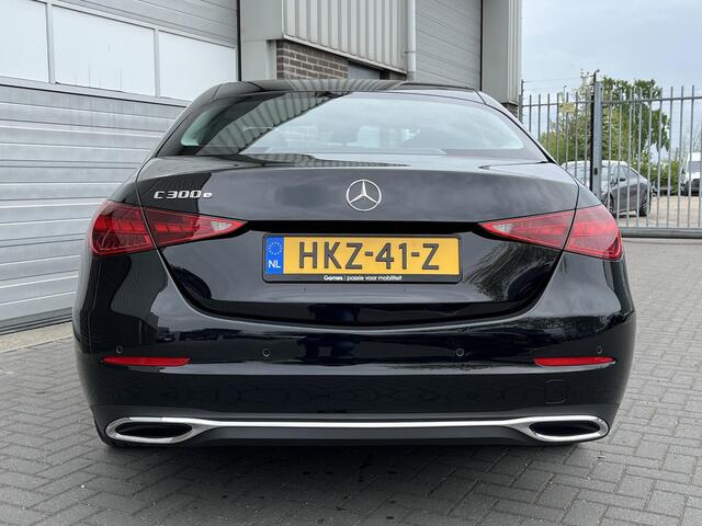 Mercedes-Benz C-KLASSE 300 e Business Line | Trekhaak | Apple CarPlay | Android Auto | Sfeerverlichting | Stoelverwarming | Parkeersensoren | Achteruitrijcamera | Elektrisch Inklapbare Buitenspiegels