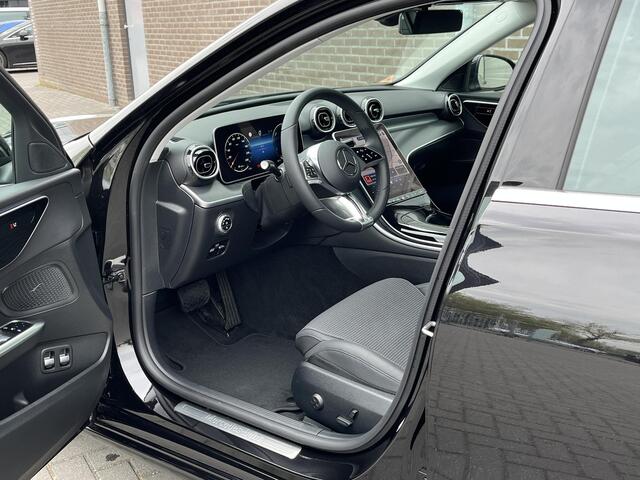 Mercedes-Benz C-KLASSE 300 e Business Line | Trekhaak | Apple CarPlay | Android Auto | Sfeerverlichting | Stoelverwarming | Parkeersensoren | Achteruitrijcamera | Elektrisch Inklapbare Buitenspiegels