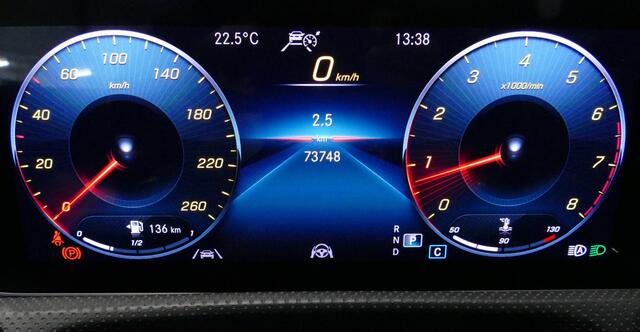 Mercedes-Benz CLA-KLASSE Shooting Brake 220 AMG Line / CLA45 AMG Diffuser / Panamericana Grill / Panoramadak / Burmester Surround Sound / Stoelverwarming / LED High Performance koplampen / Nightpakket / Agility Control / Trekhaak (zwenkbaar) / Ambienteverlichting / Widescreen / 1