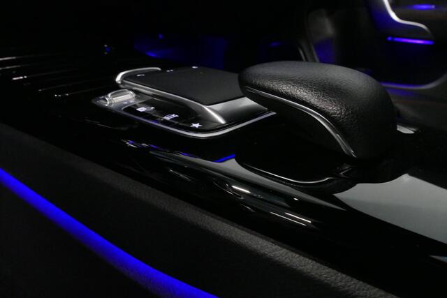 Mercedes-Benz CLA-KLASSE Shooting Brake 220 AMG Line / CLA45 AMG Diffuser / Panamericana Grill / Panoramadak / Burmester Surround Sound / Stoelverwarming / LED High Performance koplampen / Nightpakket / Agility Control / Trekhaak (zwenkbaar) / Ambienteverlichting / Widescreen / 1