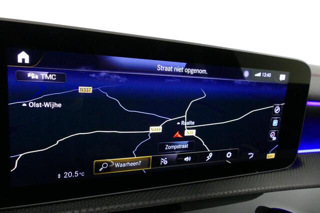 Mercedes-Benz CLA-KLASSE Shooting Brake 220 AMG Line / CLA45 AMG Diffuser / Panamericana Grill / Panoramadak / Burmester Surround Sound / Stoelverwarming / LED High Performance koplampen / Nightpakket / Agility Control / Trekhaak (zwenkbaar) / Ambienteverlichting / Widescreen / 1