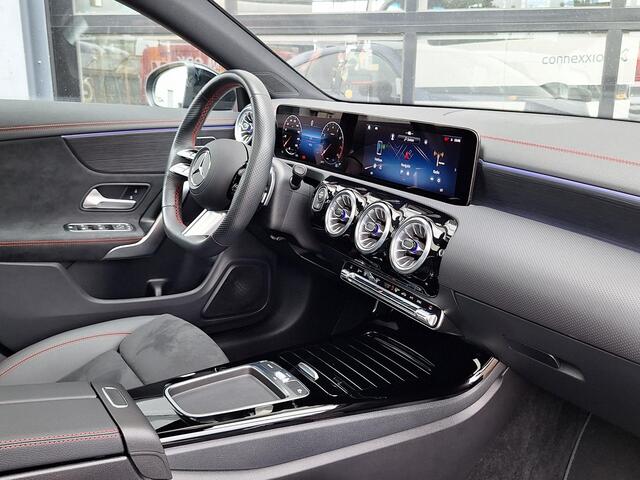 Mercedes-Benz CLA-KLASSE Shooting Brake 180 Star Edition AMG | Panoramadak | Nightpakket | Dodehoekassistent | Apple CarPlay | Android Auto | Sfeerverlichting | Stoelverwarming | Achteruitrijcamera | Elektrisch inklapbare buitenspiegels