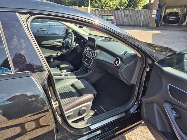Mercedes-Benz CLA-KLASSE Shooting Brake 200 Ambition AMG CAMERA CRUISE PANODAK STOELVERWARMING