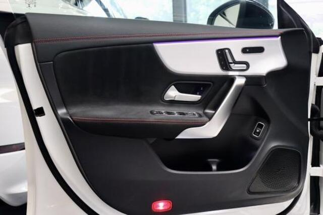Mercedes-Benz CLA-KLASSE 200 AMG|PANO|Ambient|TrkHk|Memory stoelen