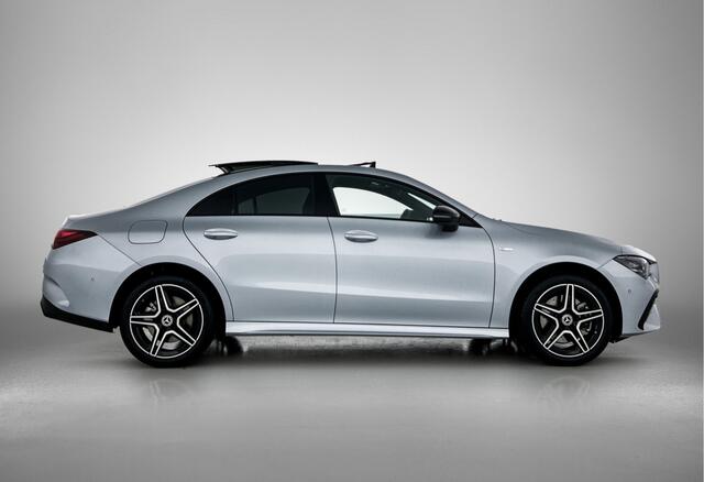 Mercedes-Benz CLA-KLASSE 250 e Business Solution AMG | Nightpakket | Adaptieve Cruise Control Distronic | Dodehoekassistent | MULTIBEAM LED | Panoramaschuifdak |