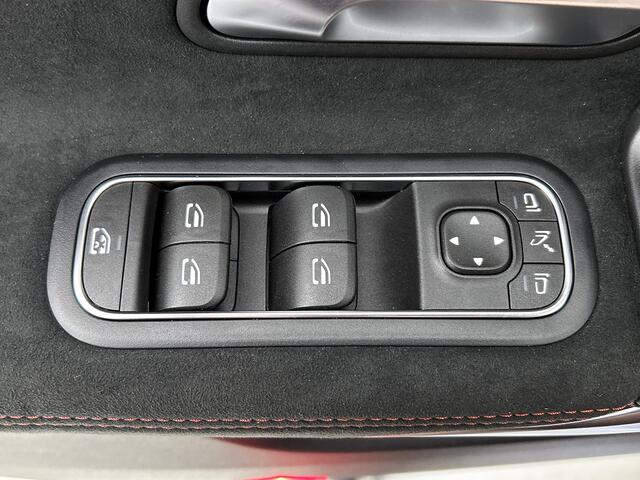 Mercedes-Benz CLA-KLASSE 250 e Business Solution AMG | Nightpakket | Adaptieve Cruise Control Distronic | Dodehoekassistent | MULTIBEAM LED | Panoramaschuifdak |
