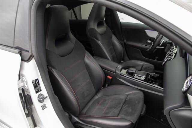 Mercedes-Benz CLA-KLASSE 200 AMG Nightpakket, Pano, Widescreen, Sfeerverlichting, Camera, 2019 BTW