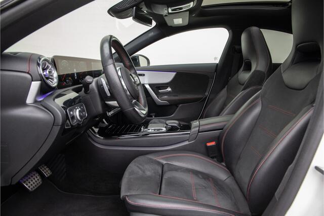 Mercedes-Benz CLA-KLASSE 200 AMG Nightpakket, Pano, Widescreen, Sfeerverlichting, Camera, 2019 BTW
