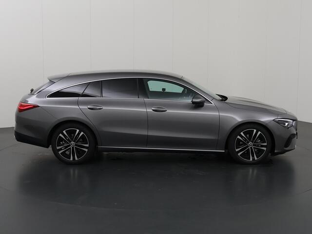 Mercedes-Benz CLA-KLASSE Shooting Brake 180 Star Edition Luxury Line | Stoelverwarming | Getint glas | Achteruitrijcamera | Sfeerverlichting