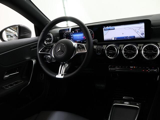 Mercedes-Benz CLA-KLASSE Shooting Brake 180 Star Edition Luxury Line | Stoelverwarming | Getint glas | Achteruitrijcamera | Sfeerverlichting