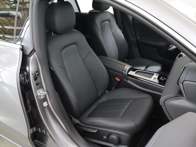 Mercedes-Benz CLA-KLASSE Shooting Brake 180 Star Edition Luxury Line | Stoelverwarming | Getint glas | Achteruitrijcamera | Sfeerverlichting