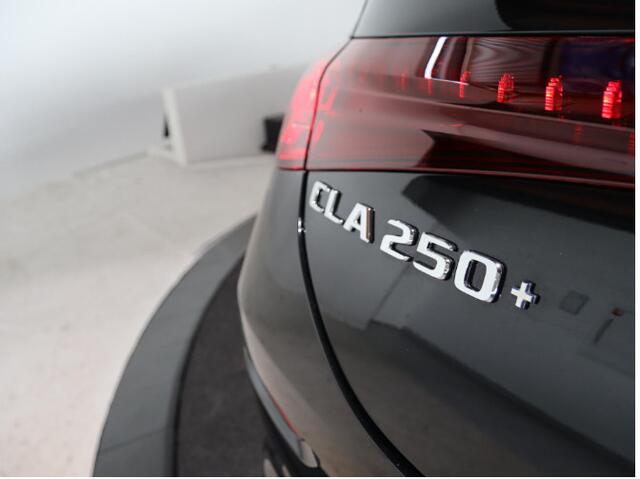 Mercedes-Benz CLA-KLASSE 250+ Launch Edition | AMG | Night | Panoramadak | 19" lichtmetalen velgen | Sfeerverlichting |
