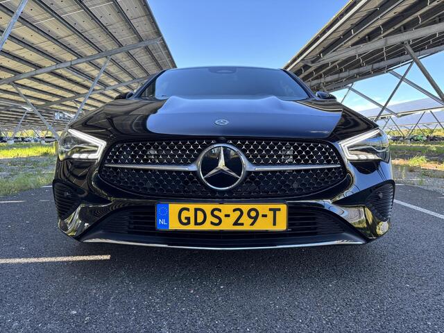 Mercedes-Benz CLA-KLASSE Shooting Brake 180 Star Edition Luxury Line | 18 inch LM velgen | Getinte ramen | Led verlichting | Sfeerverlichting |