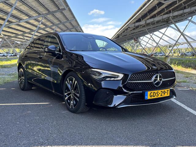 Mercedes-Benz CLA-KLASSE Shooting Brake 180 Star Edition Luxury Line | 18 inch LM velgen | Getinte ramen | Led verlichting | Sfeerverlichting |