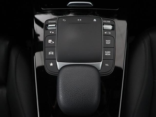 Mercedes-Benz CLA-KLASSE 180 Business Solution Luxury | Leder | Stoelverwarming | Camera | Park Assist | Sfeerverlichting | Widescreen | Full LED