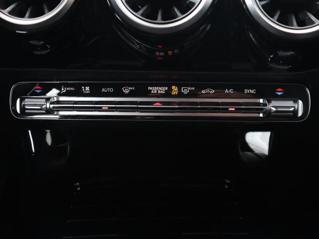 Mercedes-Benz CLA-KLASSE 180 Business Solution Luxury | Leder | Stoelverwarming | Camera | Park Assist | Sfeerverlichting | Widescreen | Full LED