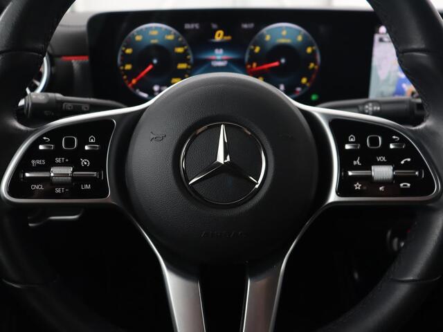 Mercedes-Benz CLA-KLASSE 180 Business Solution Luxury | Leder | Stoelverwarming | Camera | Park Assist | Sfeerverlichting | Widescreen | Full LED