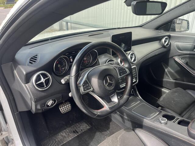 Mercedes-Benz CLA-KLASSE 180 Business Solution AMG*AUTOM*PANO*CAM*TEL*NAVI*