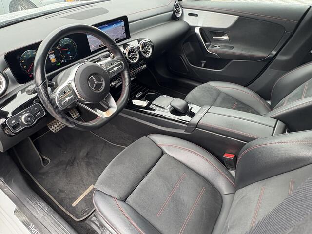 Mercedes-Benz CLA-KLASSE Shooting Brake 250 e Business Solution AMG Limited | Nieuw Binnen! | Pano | Widescreen | Trekhaak