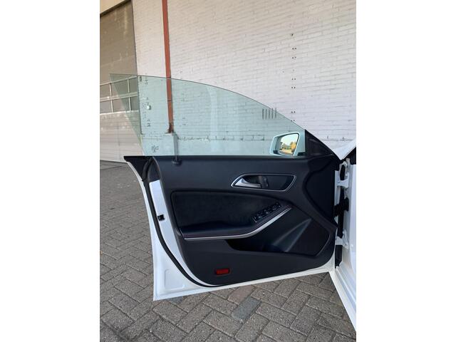 Mercedes-Benz CLA-KLASSE Shooting Brake 180 Business Solution AMG |AMG|Pano|175PK!|