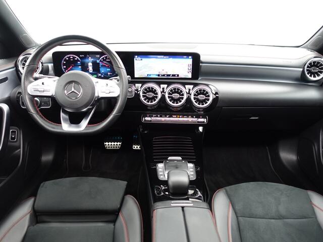 Mercedes-Benz CLA-KLASSE 250 e AMG Edition Aut- Panoramadak, Xenon Led, Sfeerverlichting, Alcantara Sportinterieur