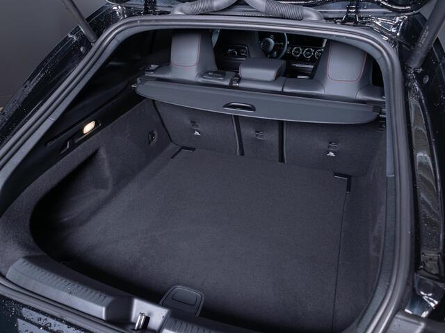 Mercedes-Benz CLA-KLASSE Shooting Brake 180 Star Edition LIMITED Panorama dak | Trekhaak