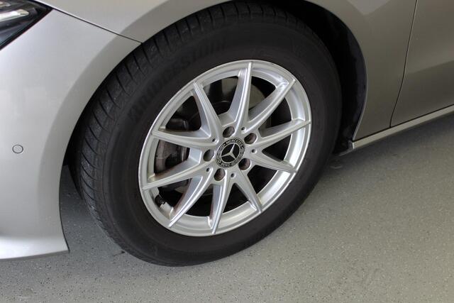 Mercedes-Benz CLA-KLASSE Shooting Brake 180 d Business Solution | DAB | PDC-V/A | TREKHAAK | NAVI | E-KLEP | CLIMA | CRUISE | 16'LMV | CAMERA |