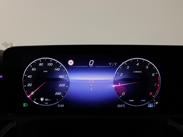 Mercedes-Benz CLA-KLASSE Shooting Brake 180 Star Edition AMG Line | Trekhaak | Nightpakket | KEYLESS GO-comfortpakket | Verwarmde stoelen vooraan | USB pakket plus | Sfeerverlichting | Parkeerpakket met achteruitrijcamera |