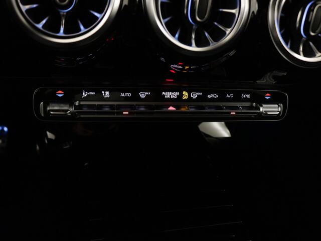 Mercedes-Benz CLA-KLASSE Shooting Brake 180 Star Edition AMG Line | Trekhaak | Nightpakket | KEYLESS GO-comfortpakket | Verwarmde stoelen vooraan | USB pakket plus | Sfeerverlichting | Parkeerpakket met achteruitrijcamera |