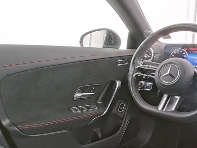 Mercedes-Benz CLA-KLASSE 250 e AMG Plug-In Hybride AMG Line Premium | Night Pakket | Panorama Schuif-Kanteldak | Burmester® | Stuur en Stoelverwarming. Inclusief 24 maanden Mercedes-Benz Certified garantie voor Europa.