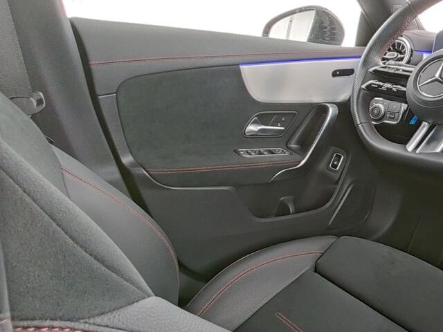 Mercedes-Benz CLA-KLASSE Shooting Brake 250 e AMG Plug-In Hybride AMG Line | NIght Pakket | Panorama Schuif-Kanteldak | Trekhaak | Multibeam Koplampen | 11kW Laden | Stuur en Stoelverwarming. Inclusief 24 maanden MB Certified garantie voor Europa.