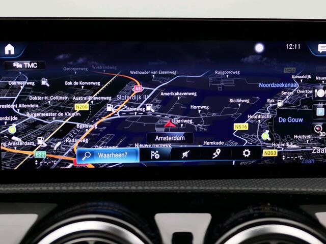 Mercedes-Benz CLA-KLASSE 180 Business Solution AMG AMG Line | Night Pakket | Panorama Schuif-Kanteldak | Sfeerverlichting | Memory Voorstoelen Ledkoplampen. Inclusief 24 maanden Mercedes-Benz Certified garantie voor Europa