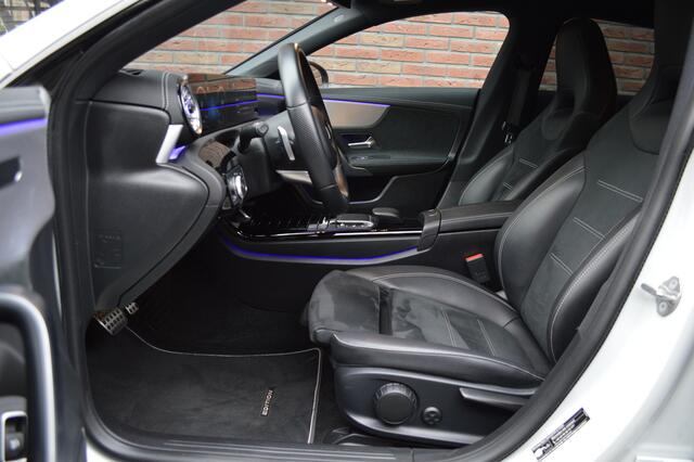 Mercedes-Benz CLA-KLASSE Shooting Brake 200 AMG Led Panorama Widescreen Sfeer Camera Night Pdc