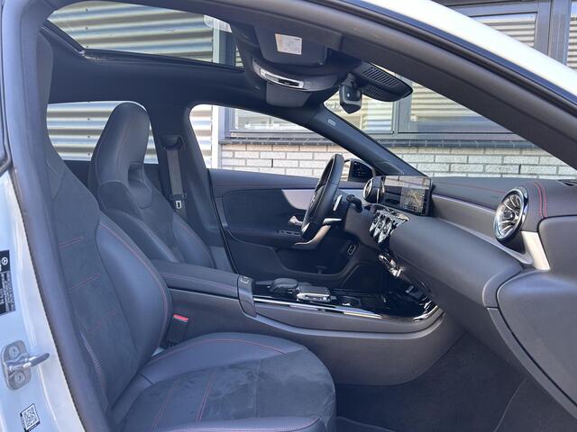 Mercedes-Benz CLA-KLASSE Shooting Brake 250 e AMG Line | Nightpakket | Panoramadak | Achteruitrijcamera | Stoelverwarming | Sfeerverlichting | Apple & Android Carplay