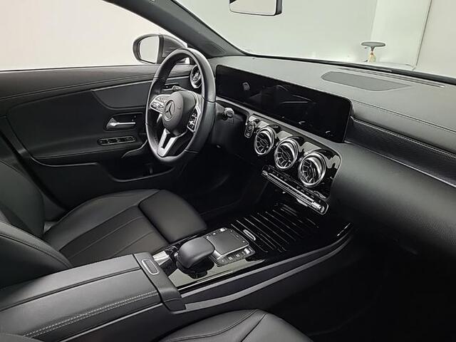 Mercedes-Benz CLA-KLASSE Shooting Brake 200 Aut. Business Sol. Luxury | Navi | Camera | Sfeer Verlichting |