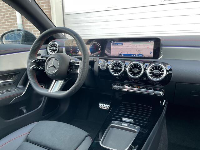 Mercedes-Benz CLA-KLASSE Shooting Brake 250 e AMG Line | Premium Pakket | Night Pakket | Panoramadak | MULTIBEAM LED Koplampen | Dodehoekassistent | Advanced Sound System | Sfeerverlichting