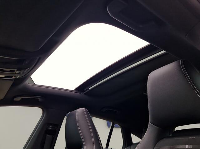 Mercedes-Benz CLA-KLASSE 180 Panoramadak - Navi - PDC