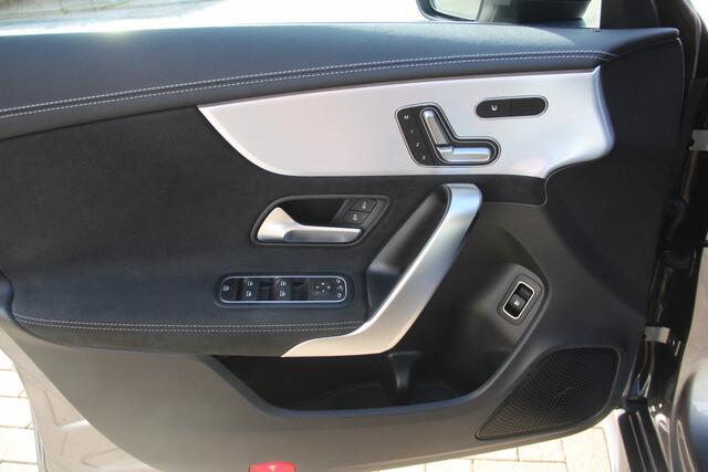 Mercedes-Benz CLA-KLASSE Shooting Brake 250e AMG Line Edition | Panoramadak | Distronic+ | Memory | Widescreen | Camera | CarPlay | Keyless Go | Sfeerverlichting | LED | Stoelverw | Navi | Spooassistent | .....