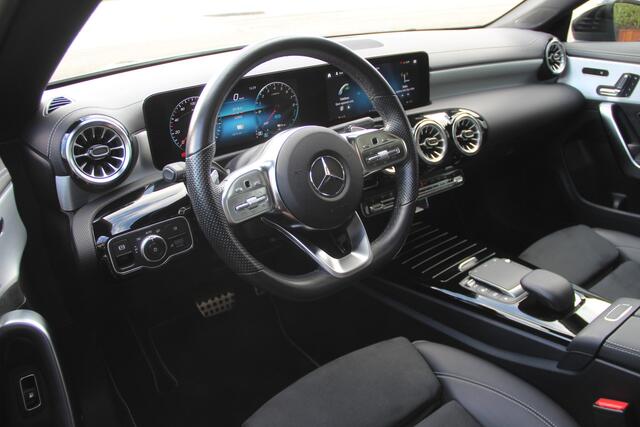 Mercedes-Benz CLA-KLASSE Shooting Brake 250e AMG Line Edition | Panoramadak | Distronic+ | Memory | Widescreen | Camera | CarPlay | Keyless Go | Sfeerverlichting | LED | Stoelverw | Navi | Spooassistent | .....