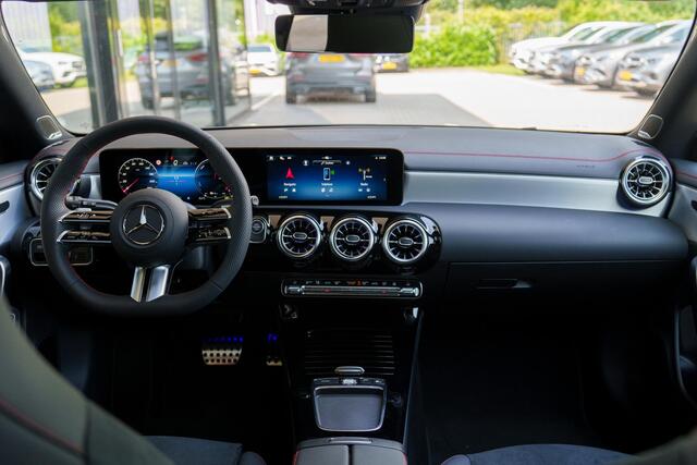 Mercedes-Benz CLA-KLASSE 250e Shooting Brake Business Solution AMG | Panoramaschuifdak | Burmester | Rijassistentiepakket | Night | Trekhaak